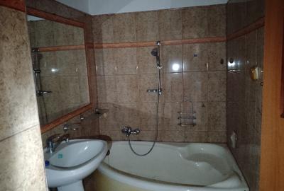 Apartament cu 2 camere semidecomandat în Micro 4 - 1