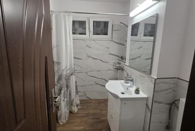 Apartament cu 4 camere decomandat în Titan