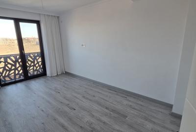 Casă cu 5 camere cu Teren 210 Mp în Odăi