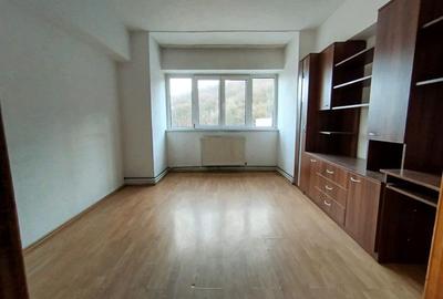 Apartament cu 4 camere decomandat în Răcădău - 2