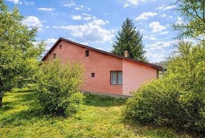 Casă cu 3 camere cu Teren 1900 Mp în Central - 2