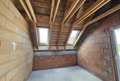 SAD la parter. Apartament cu 3 camere la Etaj si Mansarda! - 2