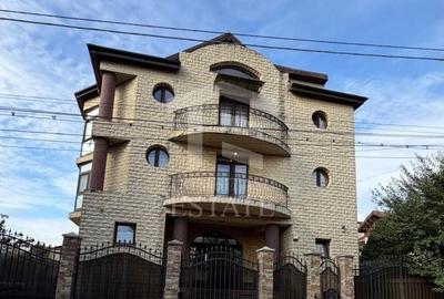 Casă individuală cu 7 camere cu Canalizare în Colentina
