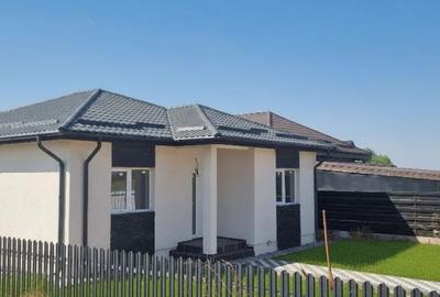 Casă cu 4 camere în Clinceni