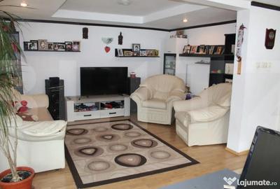 Casă cu 7 camere cu Teren 1580 Mp în Central - 15