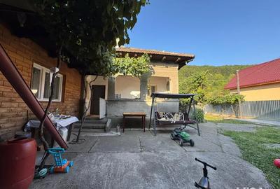 Casă cu 4 camere în Plopu (Dărmănești) - 2