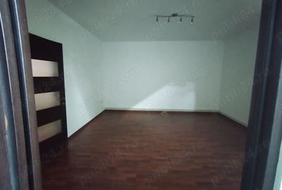 Spațiu comercial, de 200 mp, în Central - 6