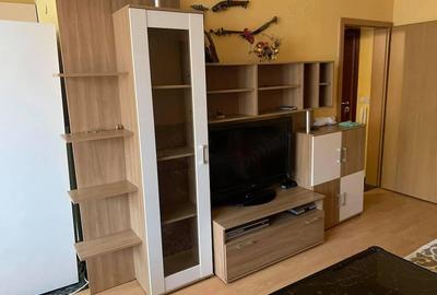 Garsonieră decomandată în Titan