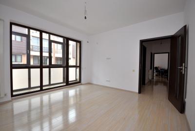 Apartament cu 3 camere semidecomandat în Militari