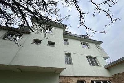 Casă cu 7 camere cu Teren 400 Mp în Aleea Tudor Neculai