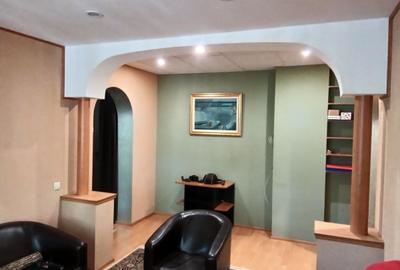 Închiriere apartament 3 camere,  parter, balcon , 60 mp - 2