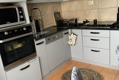 Casă individuală cu 8 camere cu Canalizare în Central - 1