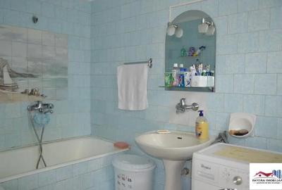 Casă cu 9 camere cu Teren 650 Mp în Central - 2