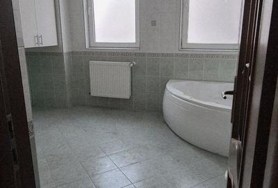 Apartament cu 3 camere decomandat în Central - 2