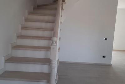 Casă cu 4 camere decomandat cu Teren 250 Mp în Burdujeni