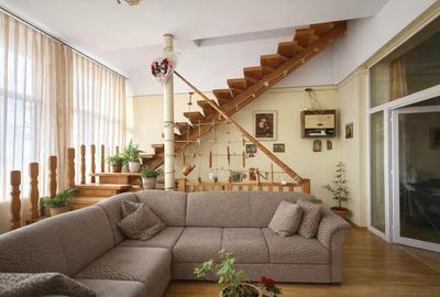 Casă individuală cu 7 camere decomandat cu Teren 400 Mp în Grigorescu - 1