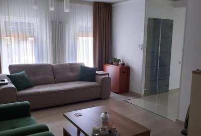 Casă cu 4 camere cu Teren 350 Mp în Central - 1