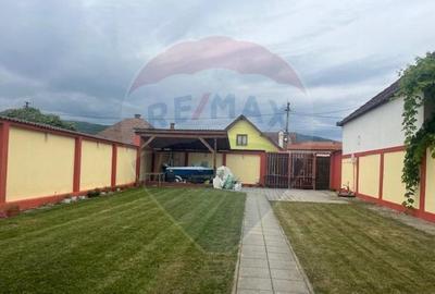 Casa de vanzare in Orlat cu 2200 mp teren parcelabil - 2