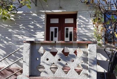 Casă cu 3 camere cu Teren 587 Mp în Central - 2