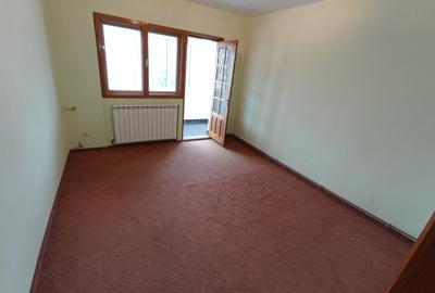 Apartament cu 3 camere semidecomandat în Podu Roș - 9