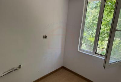 Garsonieră decomandată în Micro 19