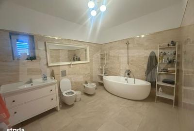 Casă cu 4 camere cu Teren 700 Mp în Central - 2