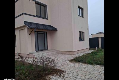 Casă cu 5 camere cu Teren 375 Mp în Pielești
