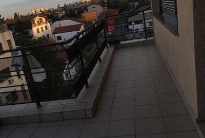 Apartament cu 3 camere decomandat în 1 Mai