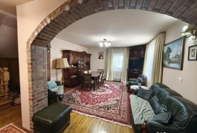 Casă cu 5 camere cu Teren 1500 Mp în Central - 8