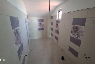 Casă cu 4 camere cu Teren 3960 Mp în Central - 2
