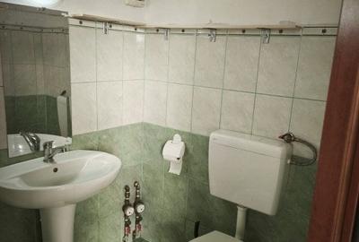 Spațiu comercial, de 31.450000762940 mp, în Central