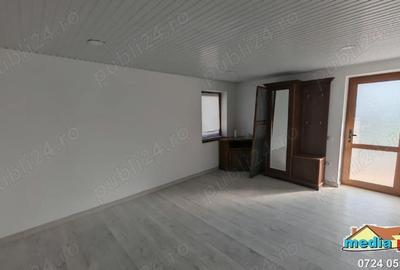 Casă cu 5 camere cu Teren 686 Mp în Piața Centrală - 3