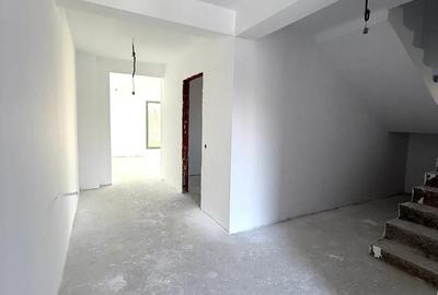 Casă cu 4 camere în Central - 2