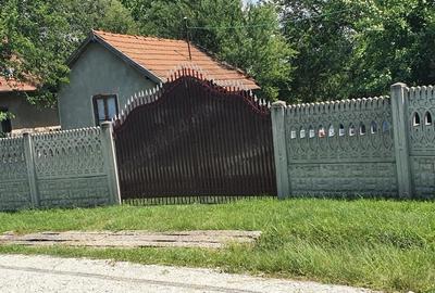 Casă cu 5 camere cu Teren 3000 Mp în Butoiești - 3