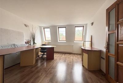 Casa spatioasa si bine compartimentata in Velenta  locatie excelenta - 10
