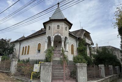 Casă cu 4 camere în Central - 2