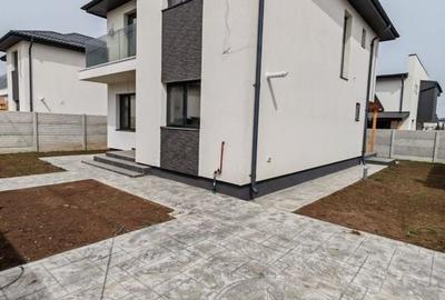 Casa 4 camere P+1+ Pod Comision 0 - 6