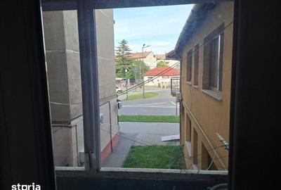 Apartament cu 2 camere decomandat în Central - 2