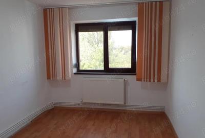 Vanzare Apartament cu 3 camere cf.2, semid., etajul 4, Zona Hipodrom aproape de Piata Microhala. - 9