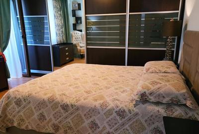 Apartament cu 3 camere semidecomandat, mobilat în Micro 17 - 19