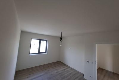 Casă cu 4 camere în Moșnița Veche - 1