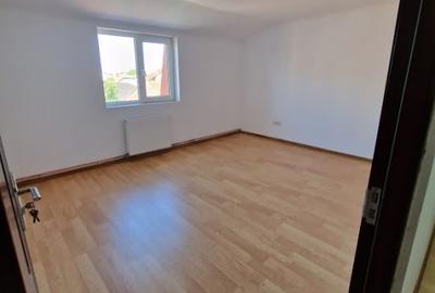 Casă individuală cu 8 camere cu Canalizare în Fratelia - 15