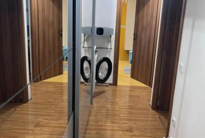 Apartament cu 3 camere decomandat, mobilat în Craiovița Nouă