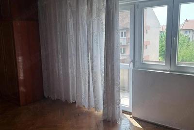 Apartament cu 2 camere decomandat în Carpați 2 - 3