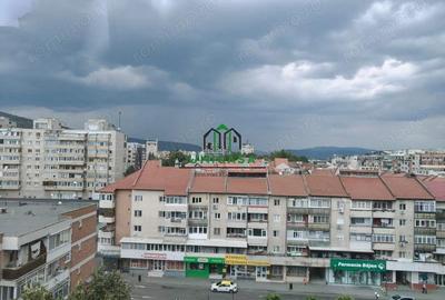 Apartament cu 3 camere decomandat în Central - 1