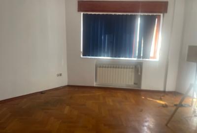Universitate 4 camere liber 2 gr ,balcon terasa etaj 1 - 9