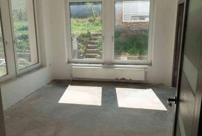 Casă cu 3 camere cu Teren 1100 Mp în Remetea - 1