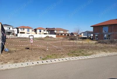 Teren de 827 mp, în Dumbrăvița