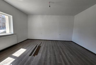 Spațiu comercial, de 242 mp, în Central - 9