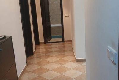Apartament cu 3 camere decomandat în Hârșova - 5